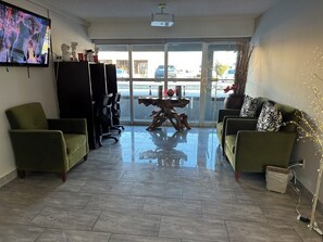 Business center - Ramada by Wyndham Medicine Hat (Medicine Hat)