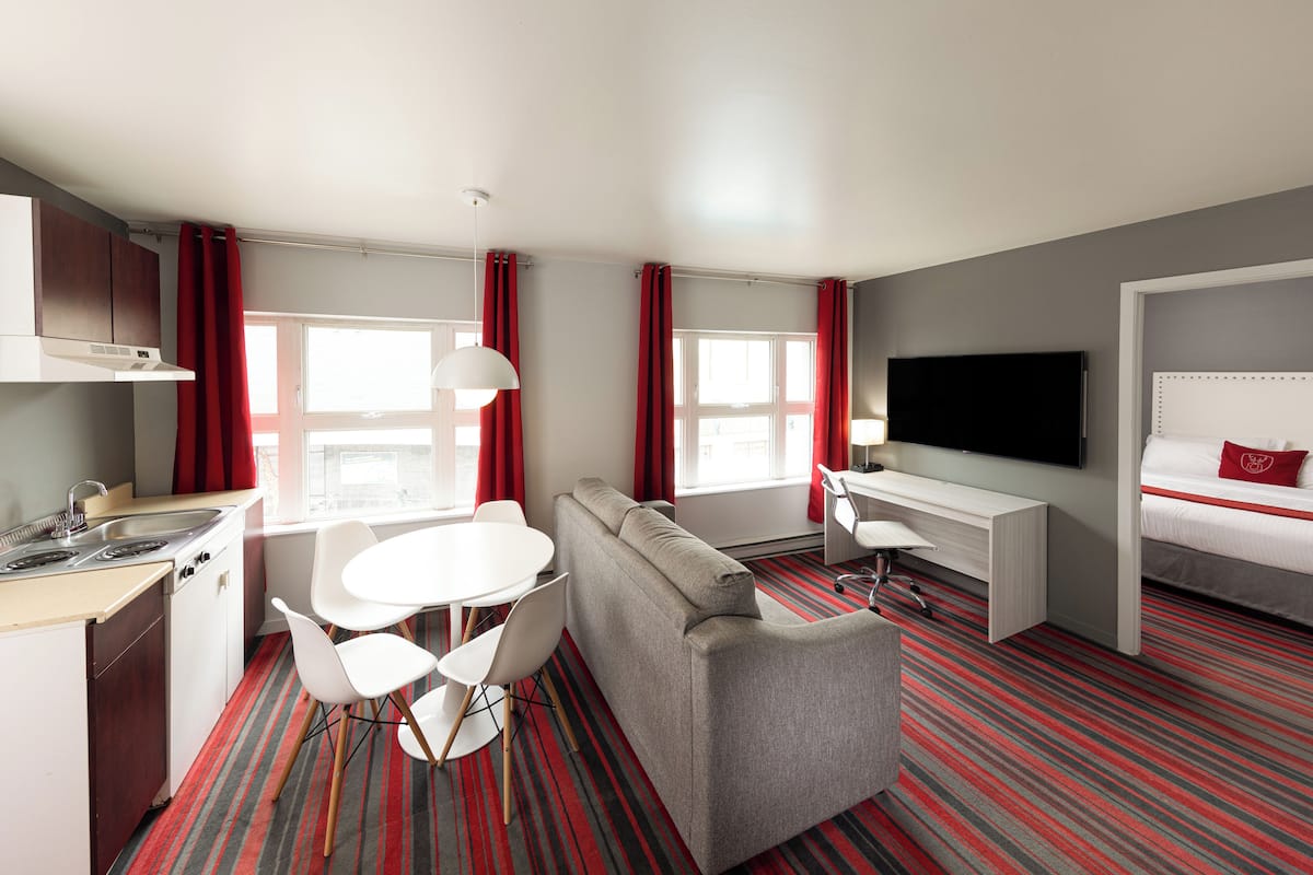 Superior suite, 1 kingsize bed met slaapbank | Luxe beddengoed, verduisterende gordijnen, geluiddichte muren