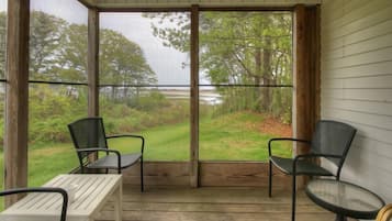 Signature Cabin, 2 Bedrooms, Balcony, River View