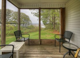 Signature Cabin, 2 Bedrooms, Balcony, River View | Individually decorated, individually furnished, iron/ironing board