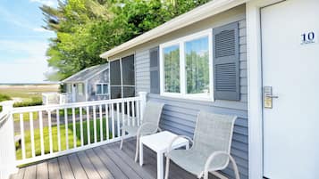 Signature Cabin, 2 Bedrooms, Balcony, River View | Individually decorated, individually furnished, iron/ironing board