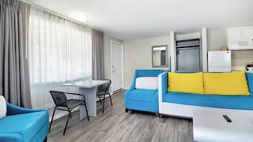 Romantic Studio Suite, Corner | Individually decorated, individually furnished, iron/ironing board