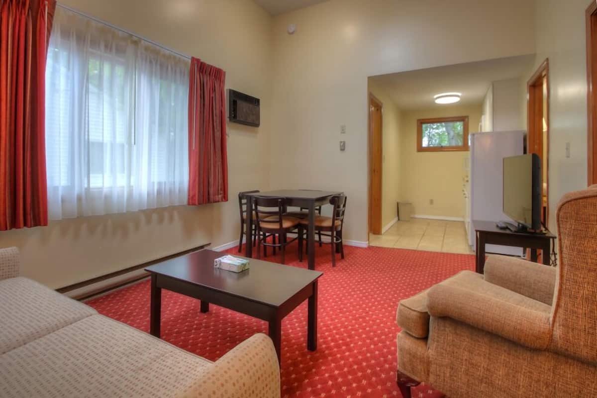 Signature Cabin, 2 Bedrooms, Kitchenette | 1 bedroom, individually decorated, individually furnished