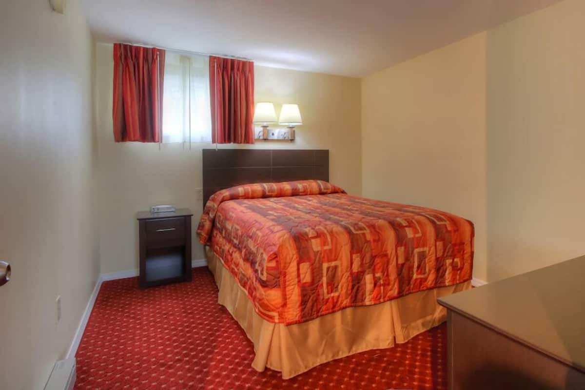 1 bedroom, individually decorated, individually furnished