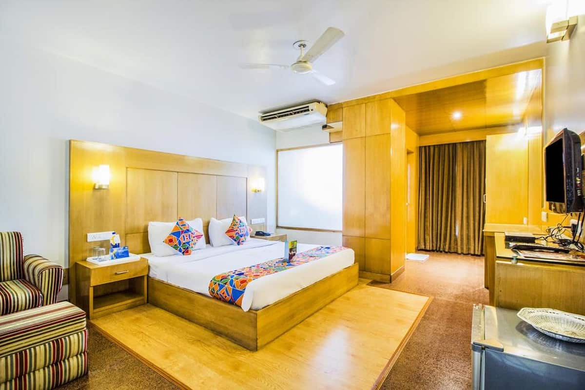 Standard Double Room | Premium bedding, minibar, in-room safe, desk