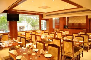 Breakfast, lunch, dinner and brunch served - The Royal CM - A Boutique Hotel (Jaipur)