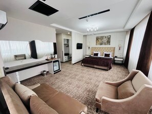Junior Suite, 1 King Bed, Sea View