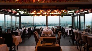 Breakfast served, ocean views 