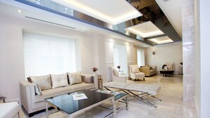 Lobby sitting area - City Center Hotel Taksim (Istanbul)