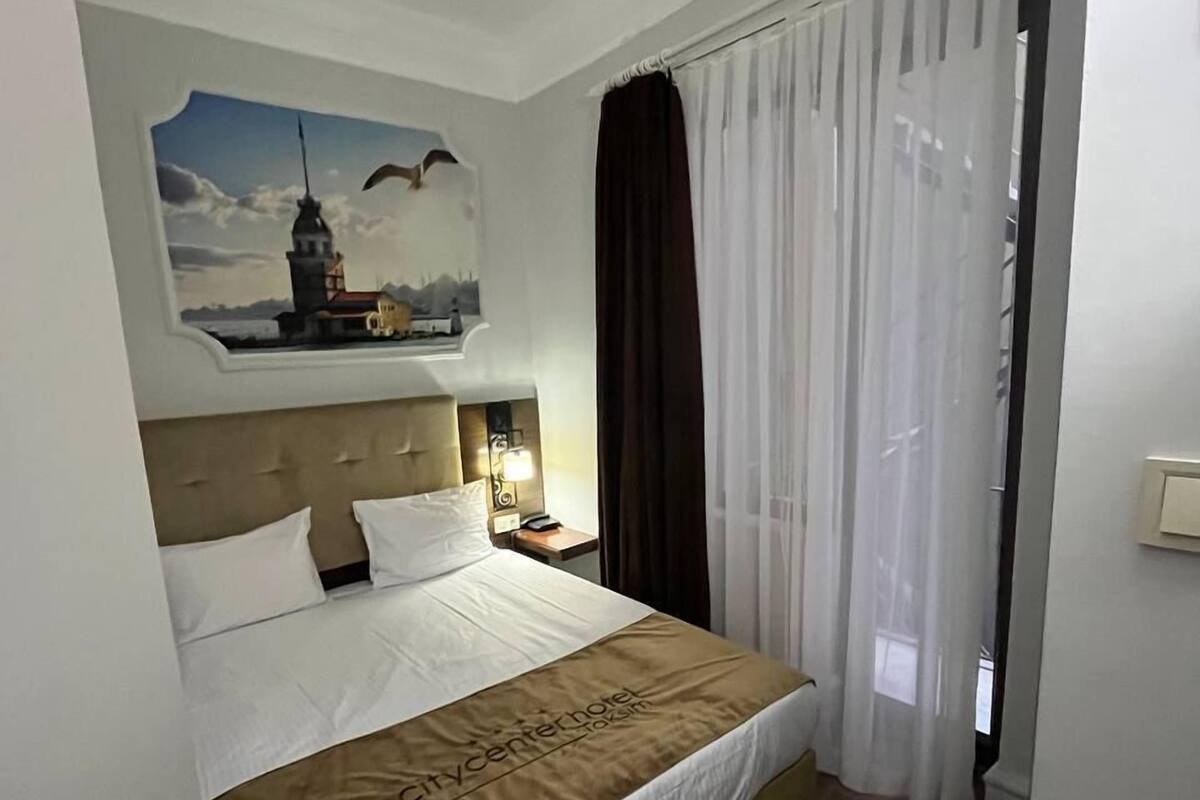 Economy Double Room, 1 Double Bed | Premium bedding, memory foam beds, minibar, in-room safe