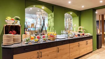 Free daily buffet breakfast