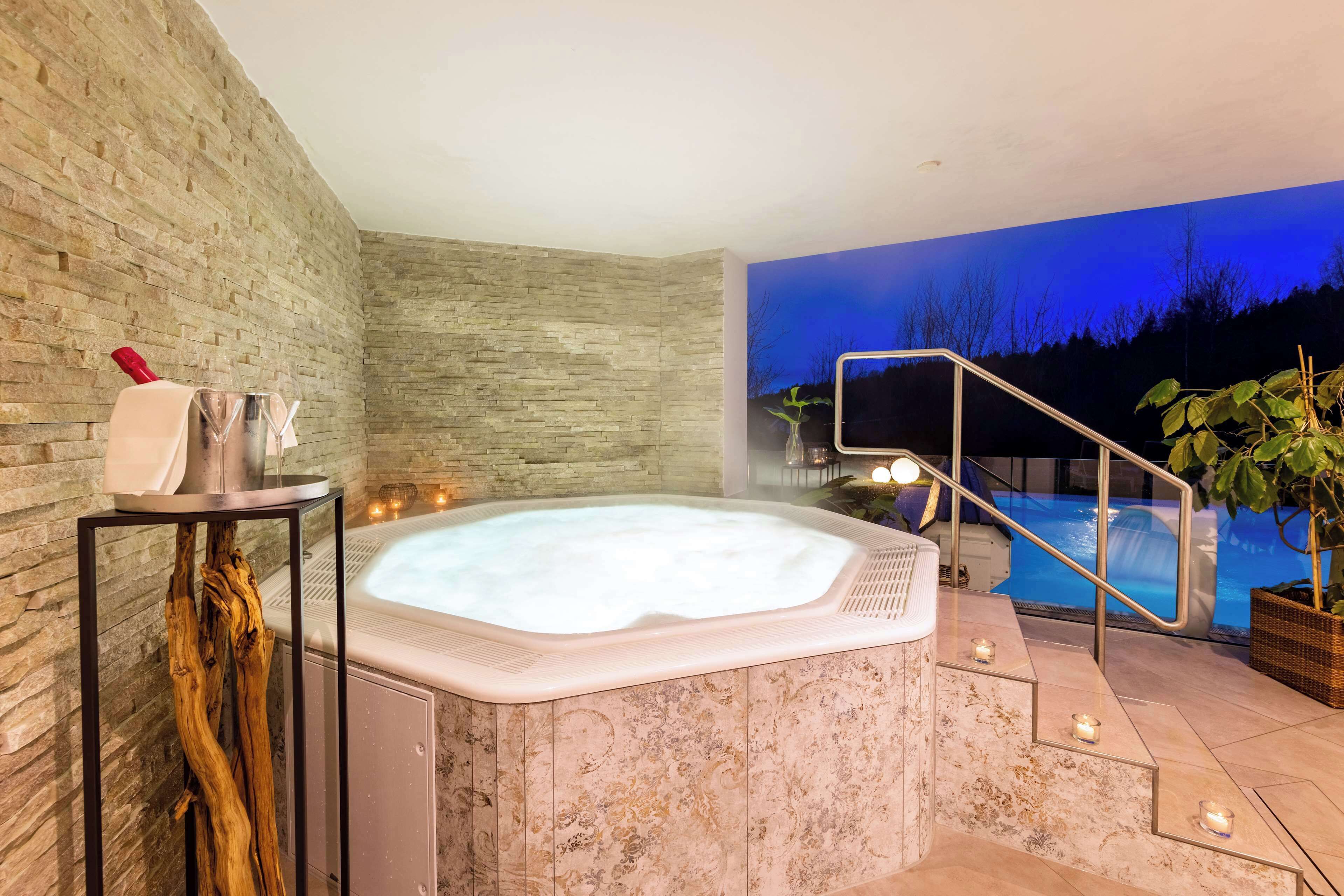 outdoor pool, open 7:00 am to 10:00 pm, pool umbrellas, pool loungers