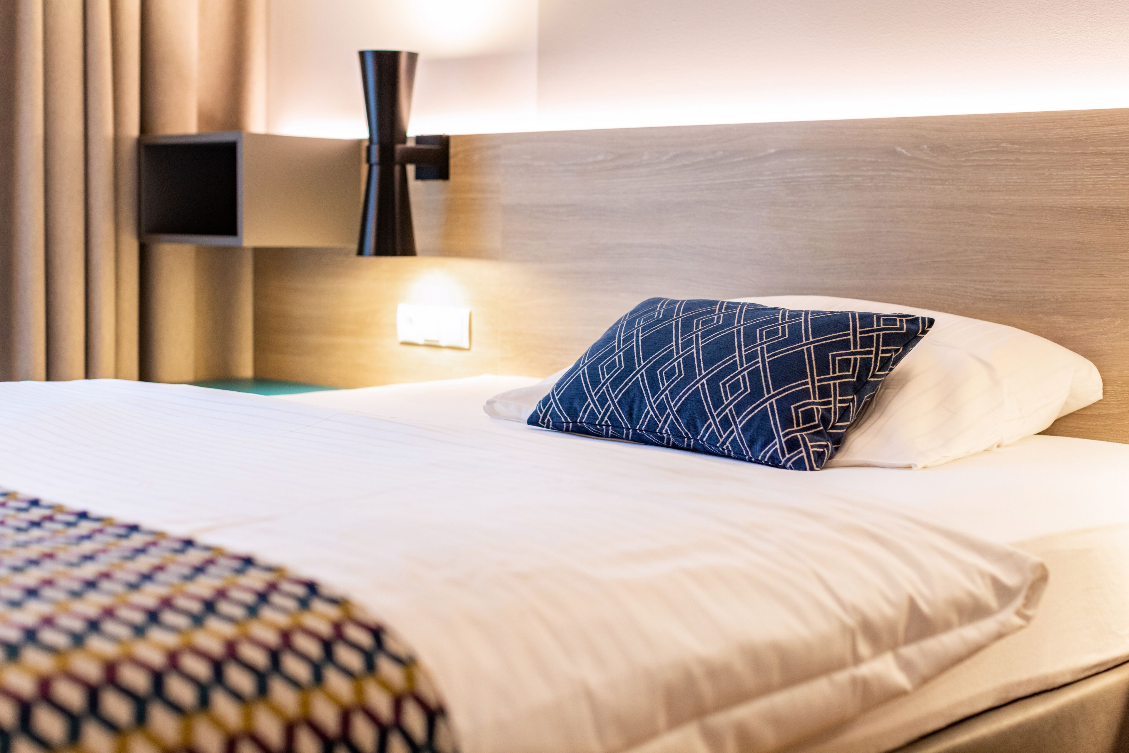 Habitación Confort, 1 cama Queen size, cocineta, en edificio contiguo | Ropa de cama hipoalergénica y caja de seguridad en la habitación 