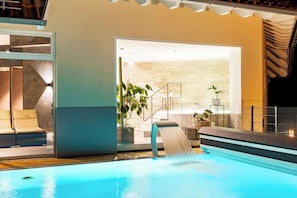Outdoor pool, open 7:00 AM to 10:00 PM, pool umbrellas, pool loungers