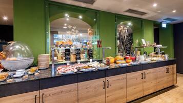 Free daily buffet breakfast