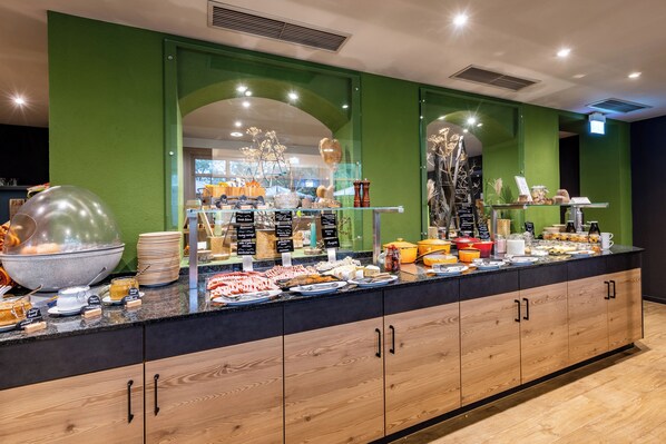 Daily buffet breakfast for a fee