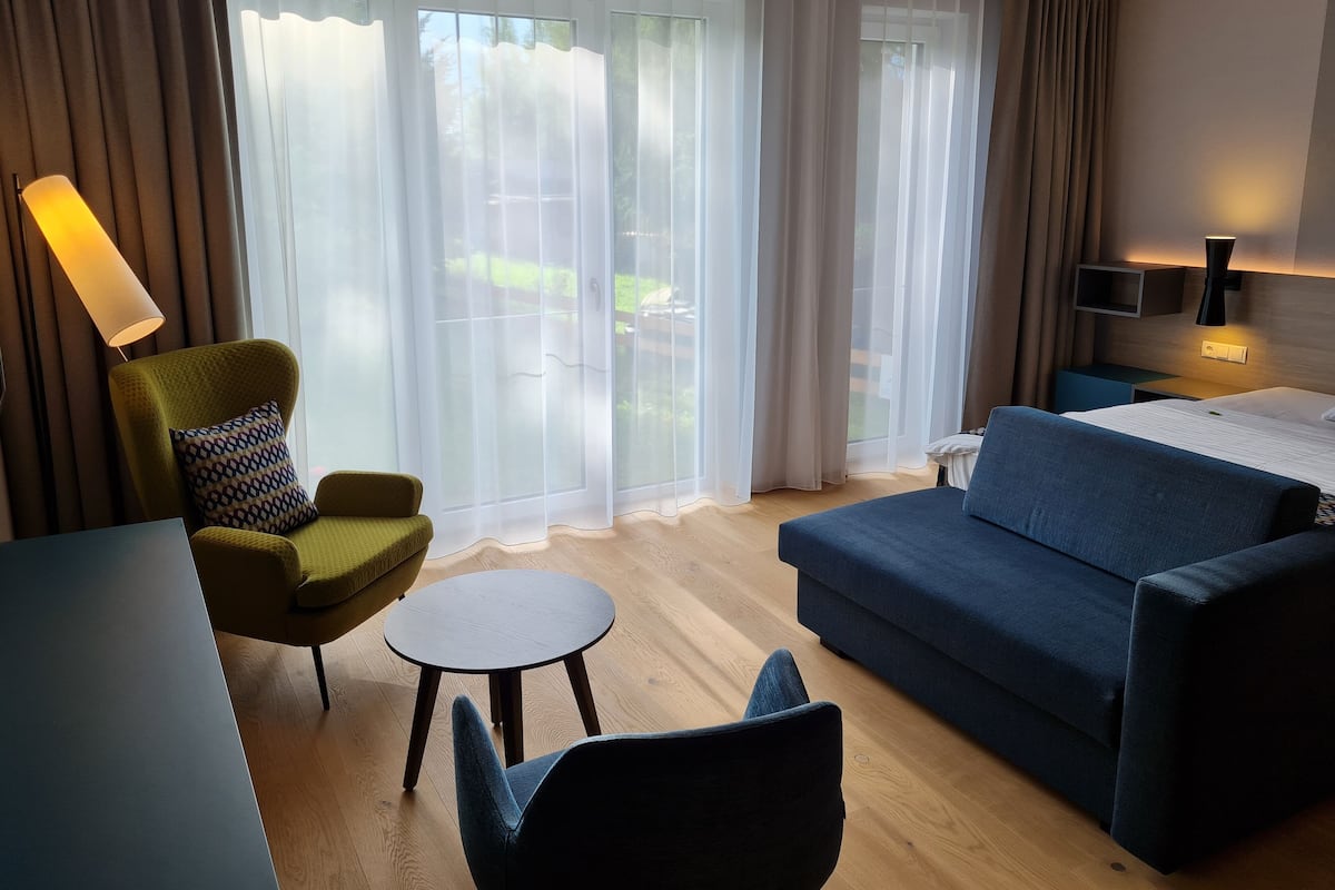 Deluxe Room, 1 Queen Bed, Air conditioning, Annex Building (with Sofabed) | Hypo-allergenic bedding, in-room safe, desk, laptop workspace