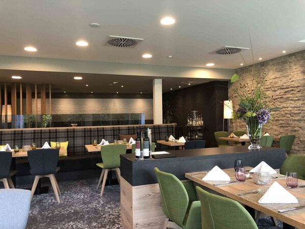 Breakfast, lunch, dinner served; German cuisine, garden views 