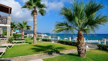 Junior Suite Beach Front with own Garden | Terrasse/Patio