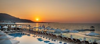 Alexander Beach Hotel & Village Resort