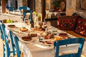 5 restaurants; ze serveren er ontbijt en diner 