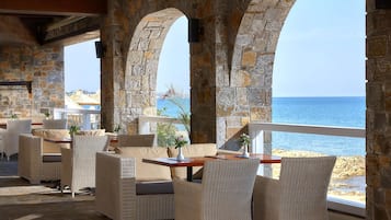 5 μπαρ/lounge, μπαρ δίπλα στην πισίνα, beach bar