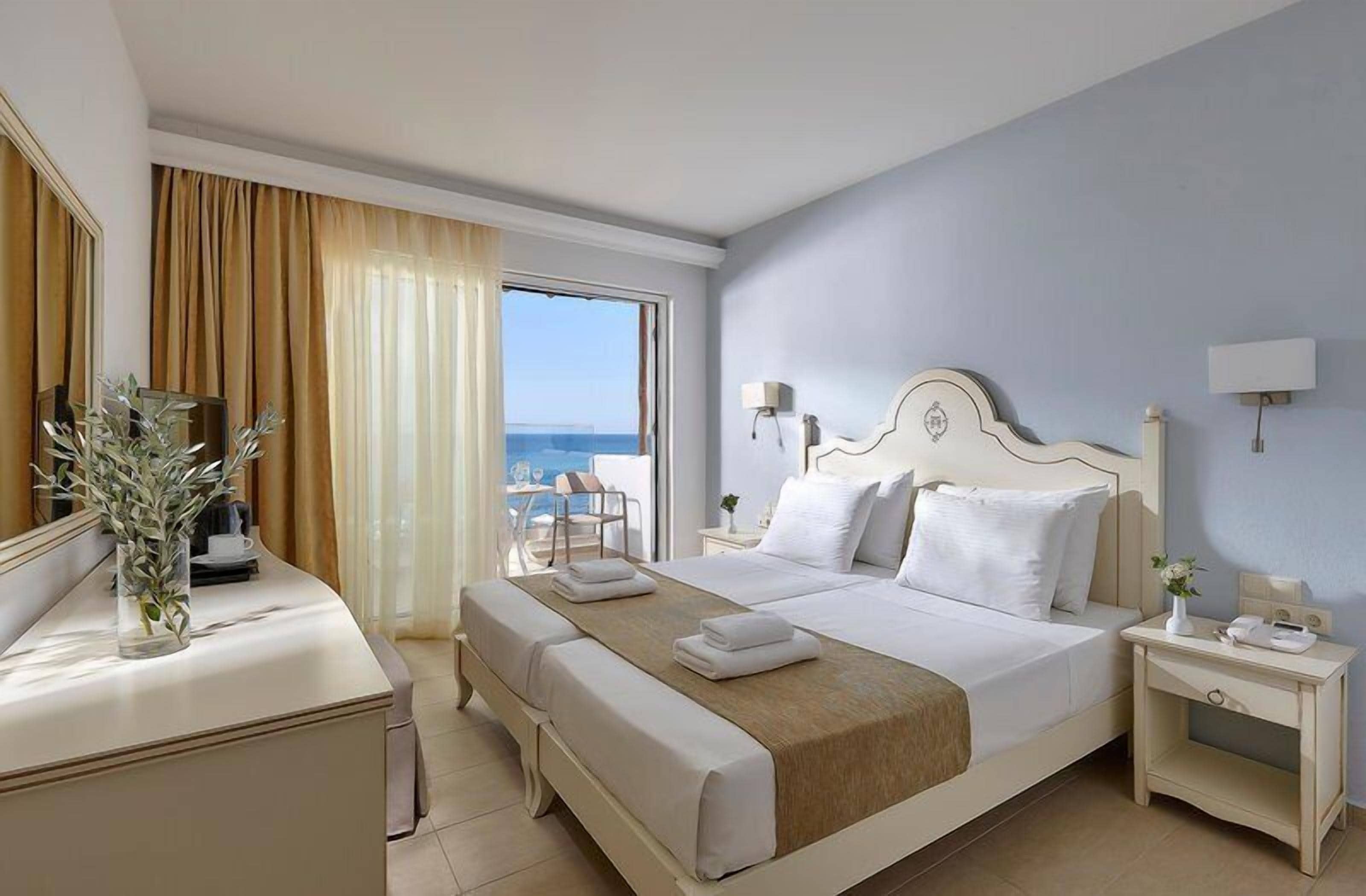 Comfort Double or Twin Room, Beachfront | Hypo-allergenic bedding available, in-room safe, blackout drapes