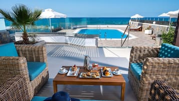5 restaurants; breakfast and dinner served