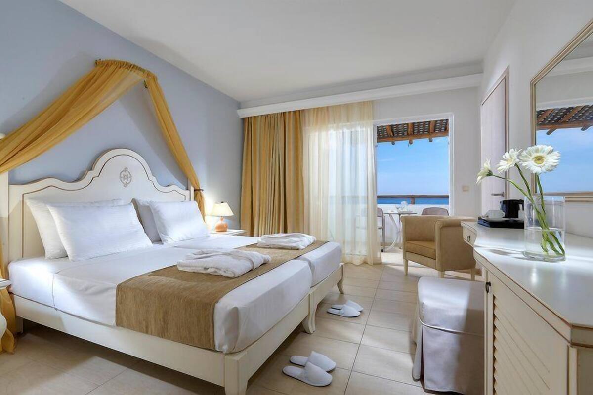 Habitación Confort con 1 cama matrimonial o 2 individuales, vista al mar | Ropa de cama hipoalergénica y caja de seguridad en la habitación 
