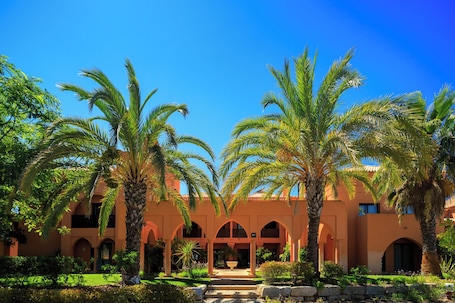 1 bedroom, in-room safe, individually decorated, individually furnished