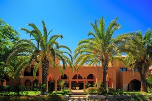 1 bedroom, in-room safe, individually decorated, individually furnished