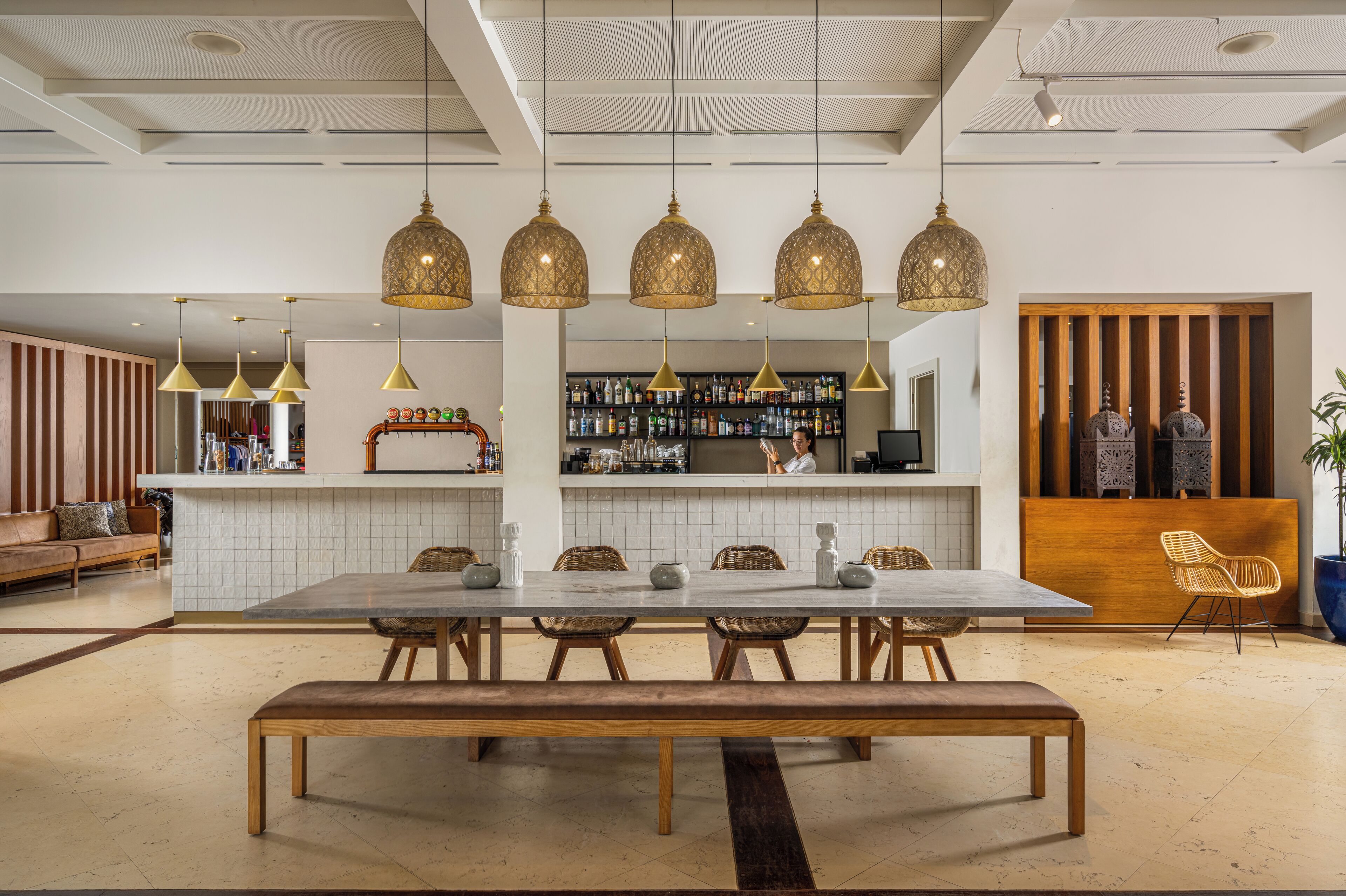 2 bars/lounges, sports bar