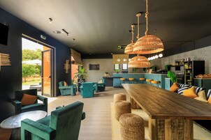 2 bares, bar deportivo