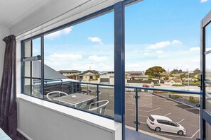 Efficiency, Room, Multiple Beds, Non Smoking | Minibar, desk, soundproofing, iron/ironing board - Comfort Hotel Benvenue (Timaru)