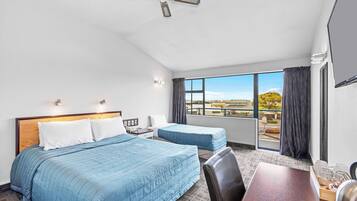 Efficiency, Room, Multiple Beds, Non Smoking