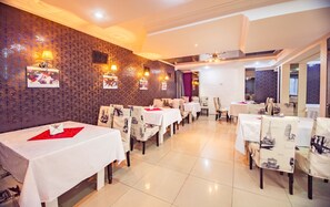 Free daily buffet breakfast - Europa Hotel (Chisinau)