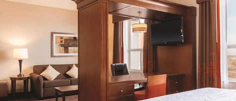 King Studio Suite | Premium bedding, pillowtop beds, in-room safe, desk