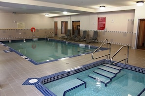 Kolam renang tertutup