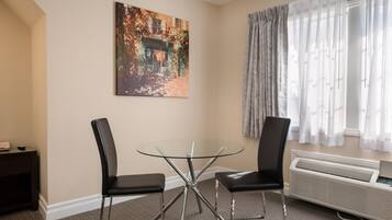 Standard Room, 1 Queen Bed, Non Smoking | Iron/ironing board, cots/infant beds, rollaway beds, free WiFi