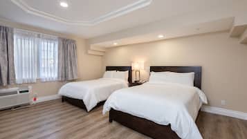 华丽客房, 2 张双人床, 无烟房 | 熨斗/熨衣板、婴儿床、折叠床/加床(额外收费)、免费 WiFi