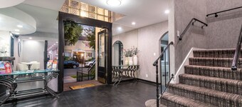 洛杉矶威尔希尔克雷斯特酒店