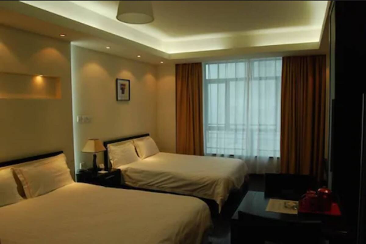 Business Room | In-room safe, desk, soundproofing, rollaway beds (surcharge)