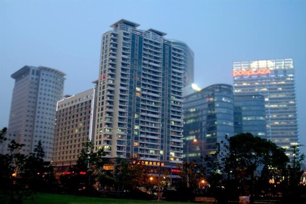 Kostenlose Toilettenartikel, Haartrockner, Handtücher