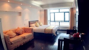 In-room safe, desk, soundproofing, rollaway beds (surcharge) - Urban Hotel (Shanghai)