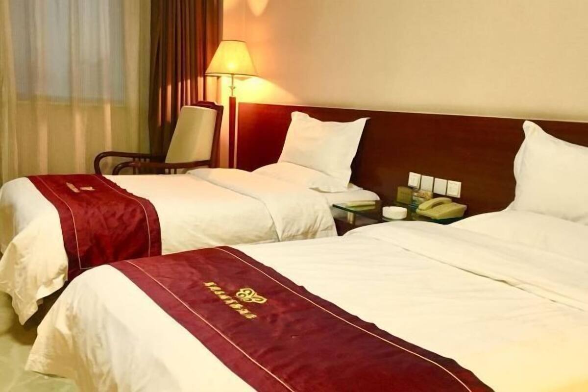 Minibar, in-room safe, alarm clocks