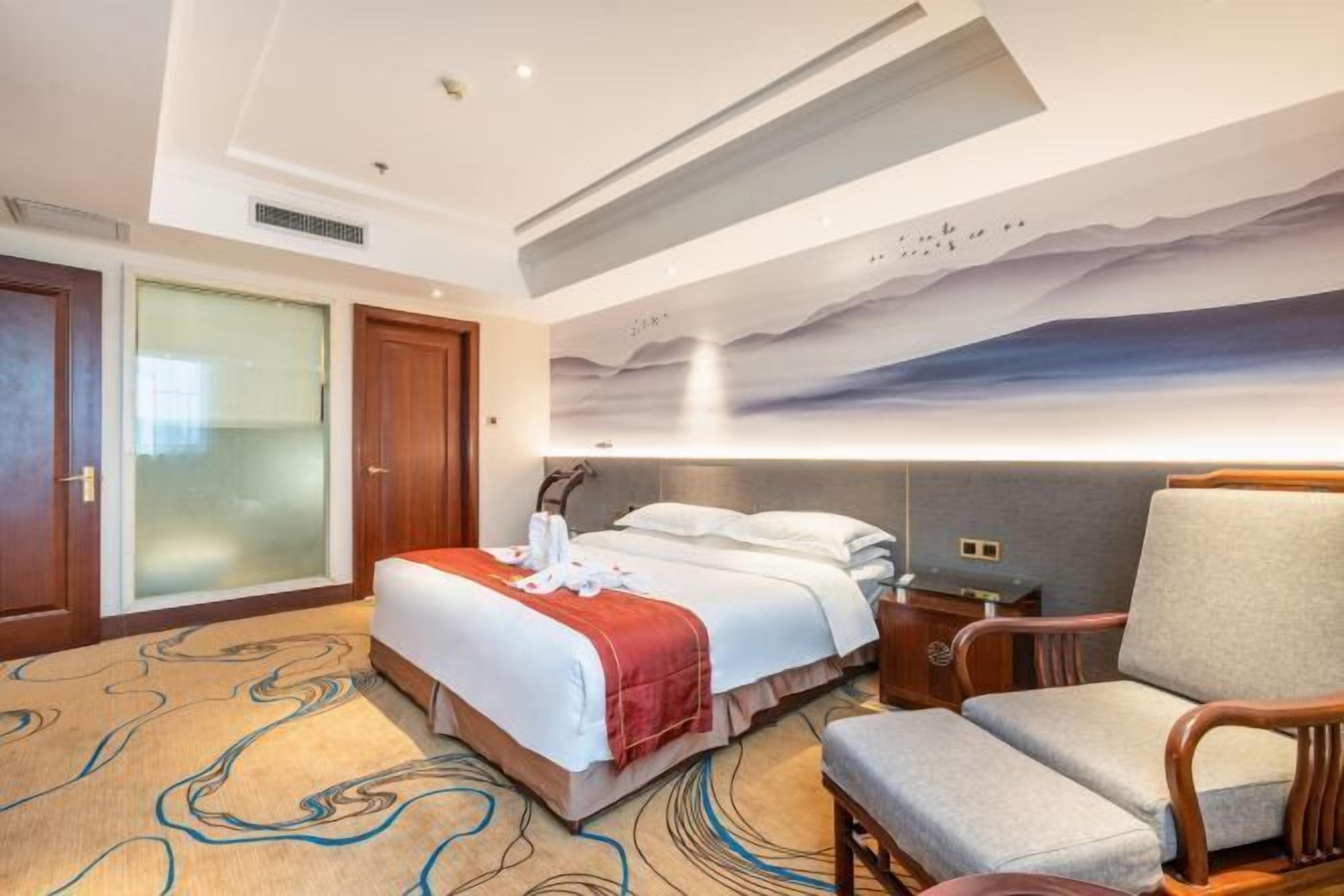 Minibar, in-room safe, alarm clocks