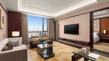 Suite, 1 Bedroom | Hypo-allergenic bedding, down comforters, minibar, in-room safe