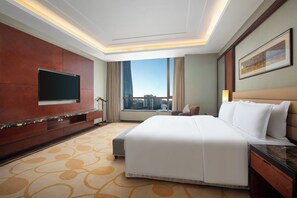 Room, 1 King Bed (Binhai) | Hypo-allergenic bedding, down duvets, minibar, in-room safe - Crowne Plaza Tianjin Binhai Center by IHG (Tianjin)