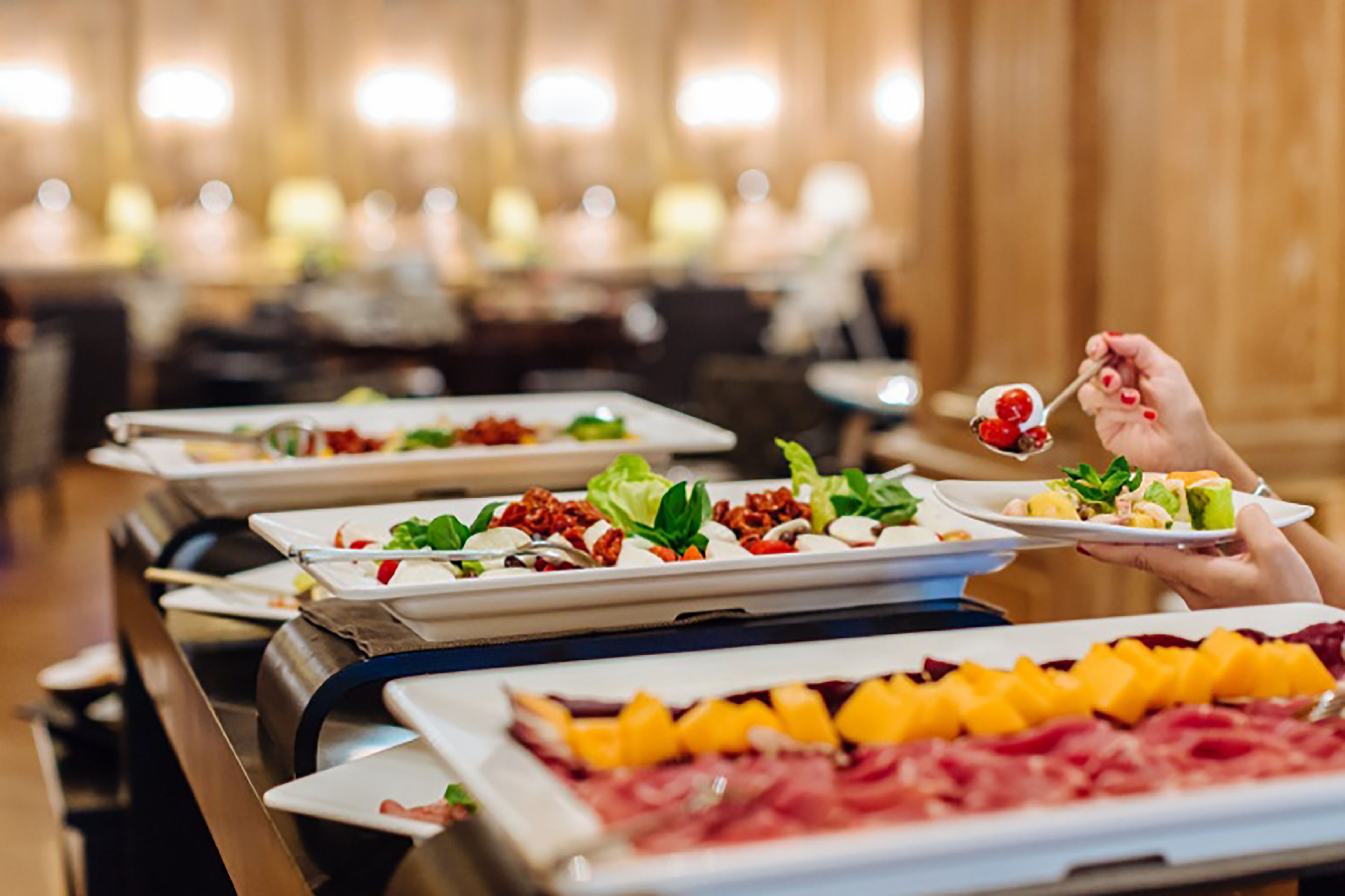 Daily buffet breakfast (CNY 160 per person)