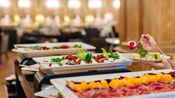 Desayuno buffet diario (CNY 160 por persona)